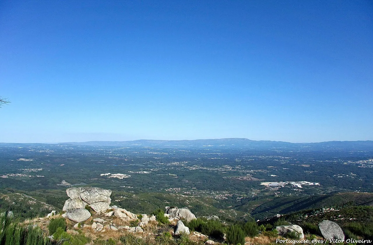 Grupo em caminhada na Serra do Caramulo